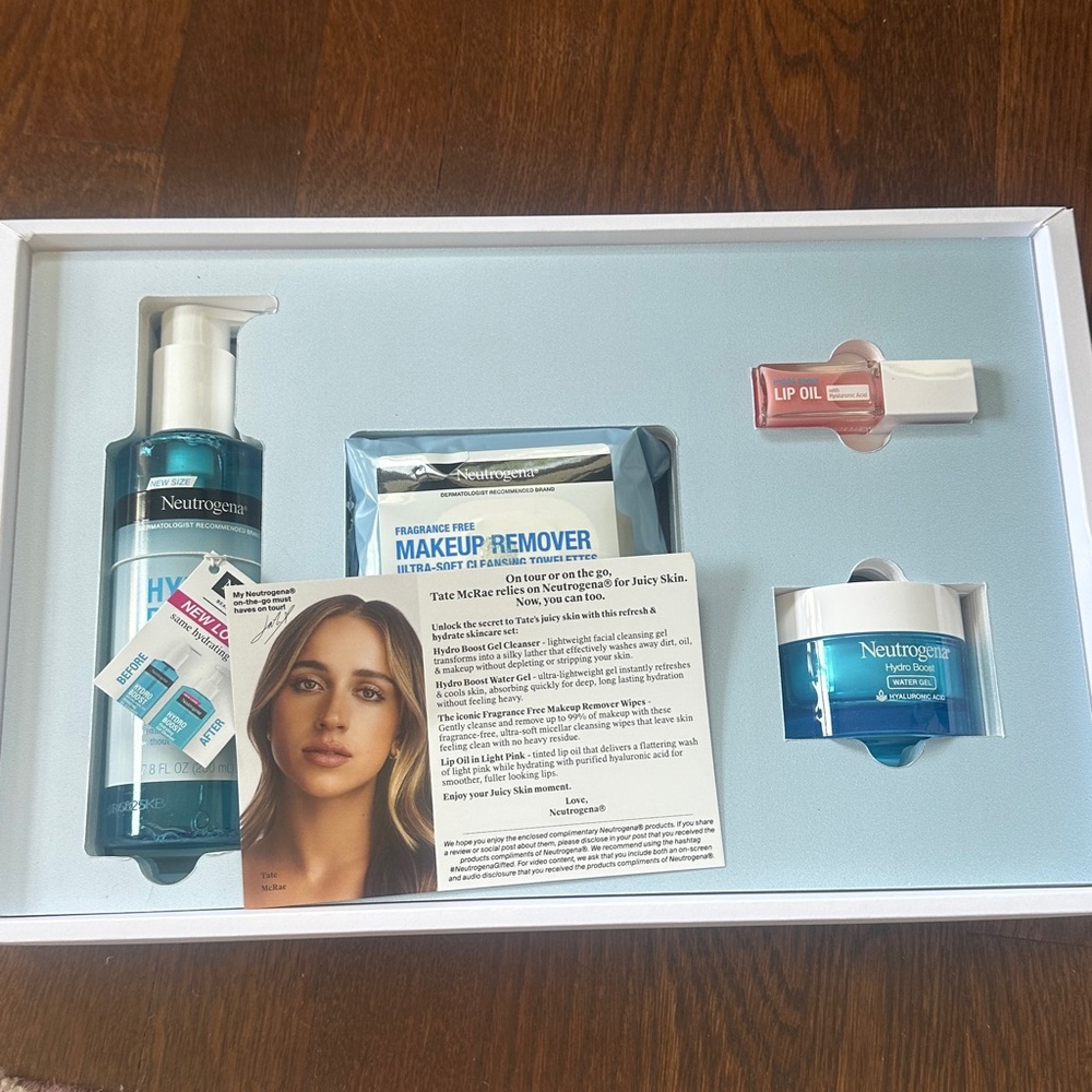 Neutrogena Skincare Set with Lip Oil, Makeup Remover, Moisturizer and Cleanser